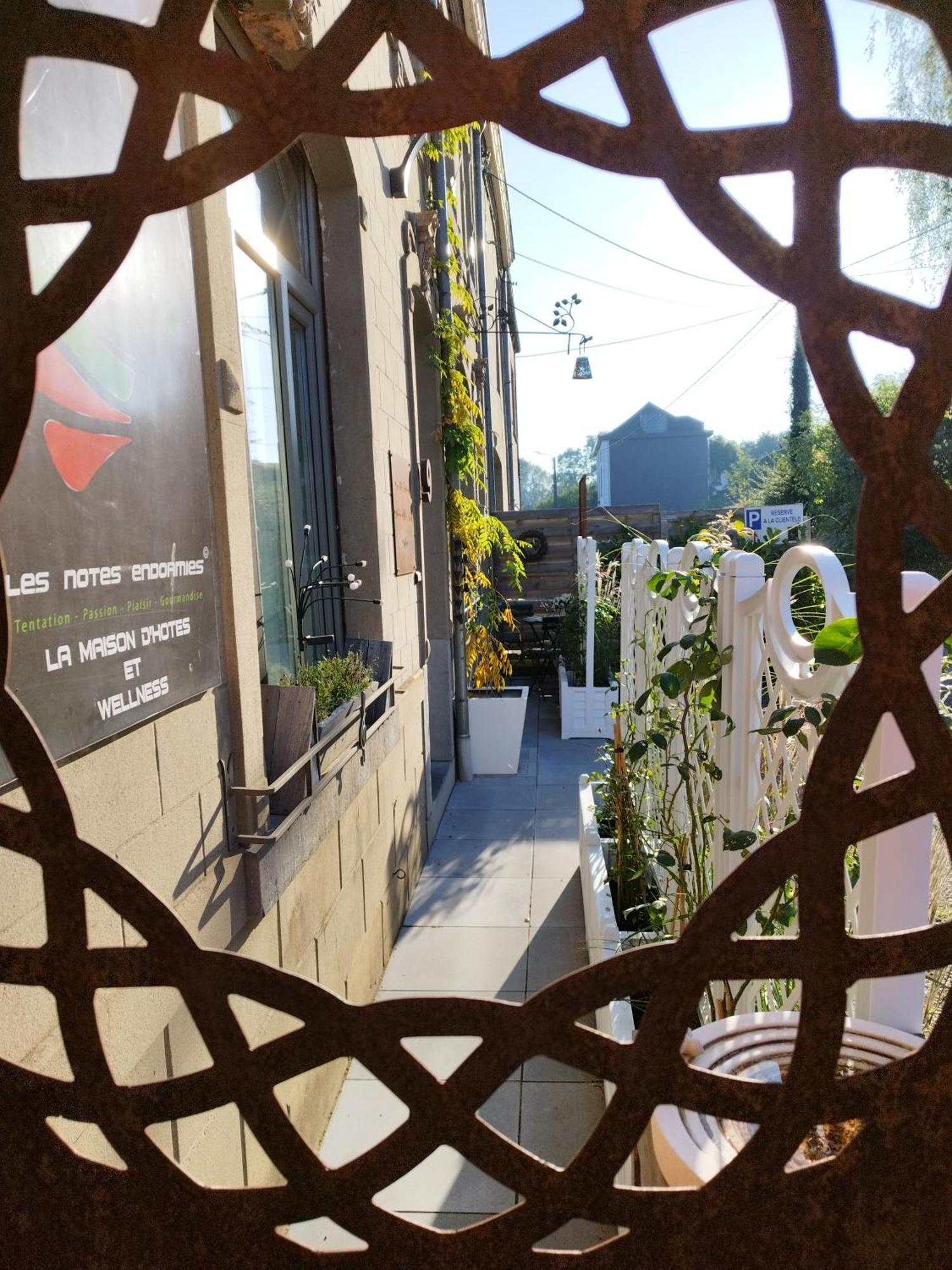 Maison D'Hote Les Notes Endormies Suite Le Refuge Walcourt Bagian luar foto