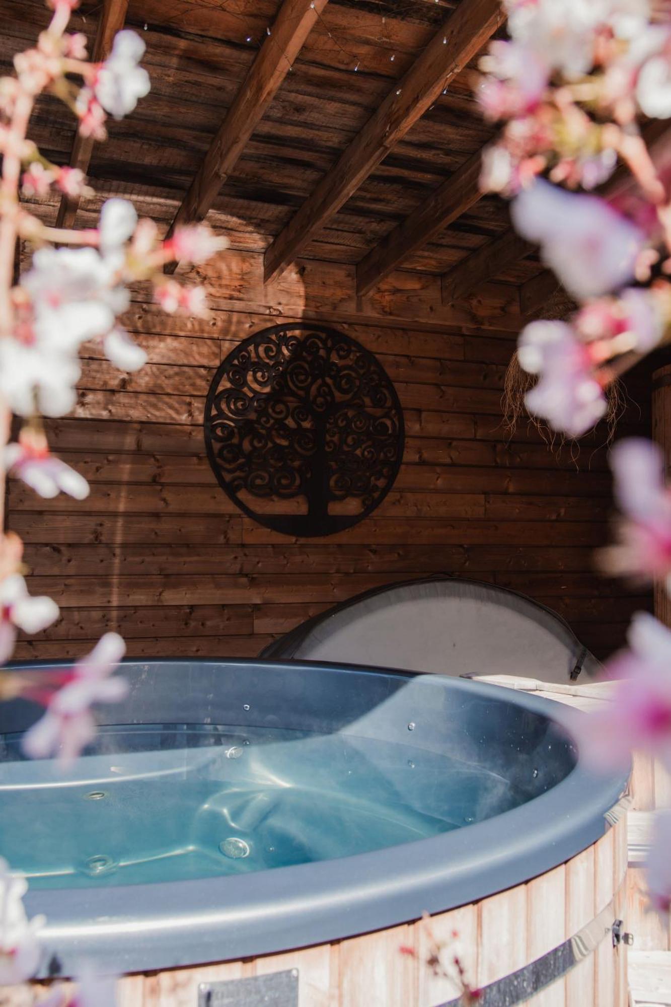 Maison D'Hote Les Notes Endormies Suite Le Refuge Walcourt Bagian luar foto