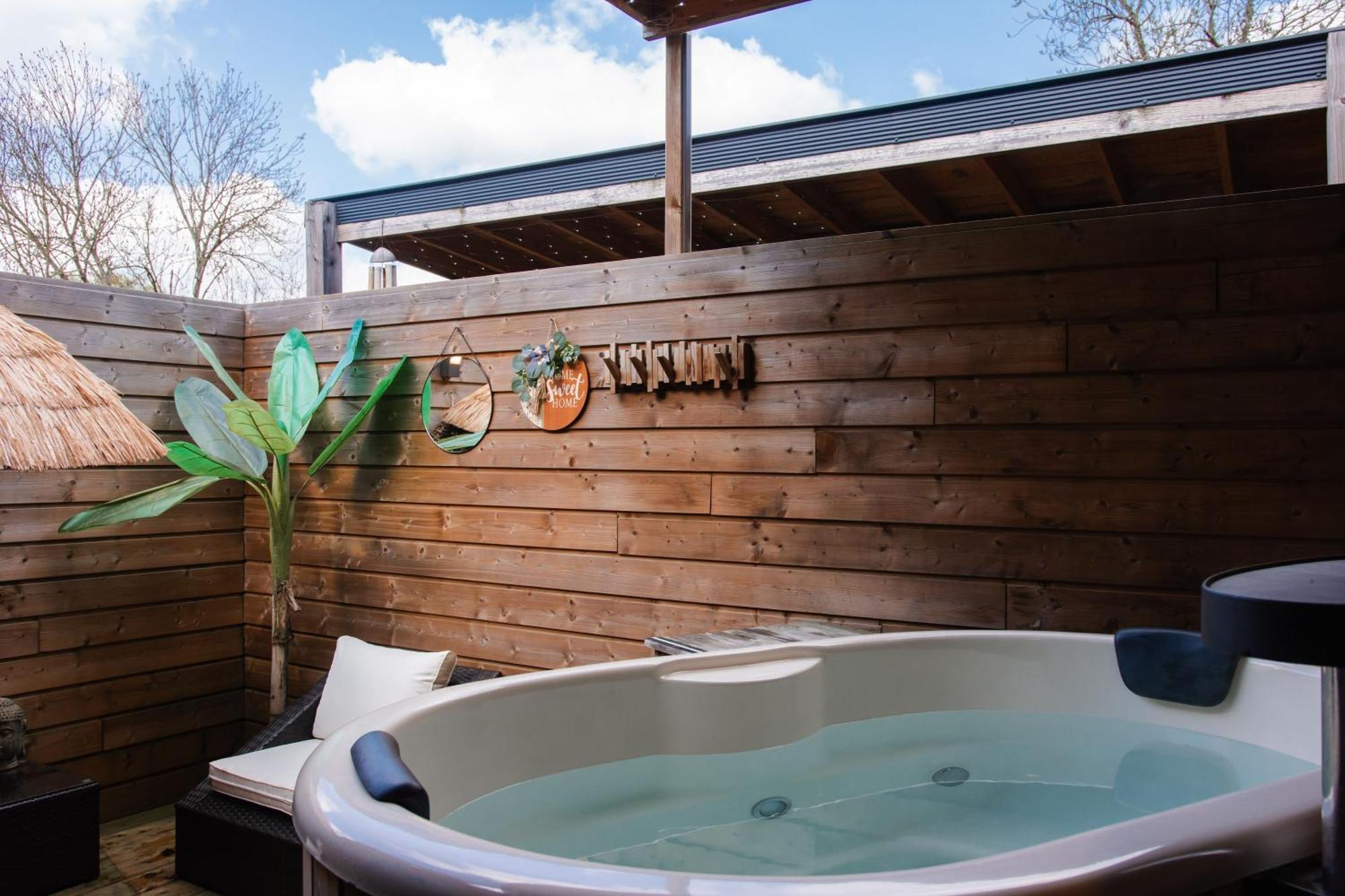 Maison D'Hote Les Notes Endormies Suite Le Refuge Walcourt Bagian luar foto
